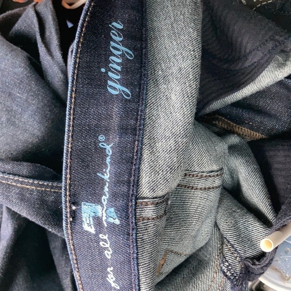7 FOR ALL MANKIND  Sz 27 GINGER Dark Wash Jeans - Picture 2 of 7